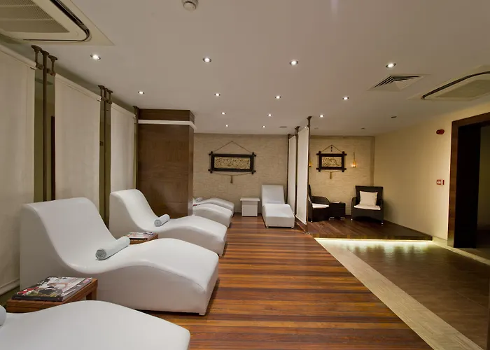فندق & (adults Only)